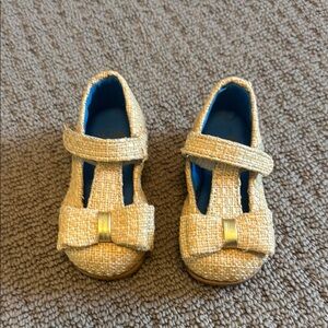 Elegant Tan Dress Shoes with Bow Detail size 3